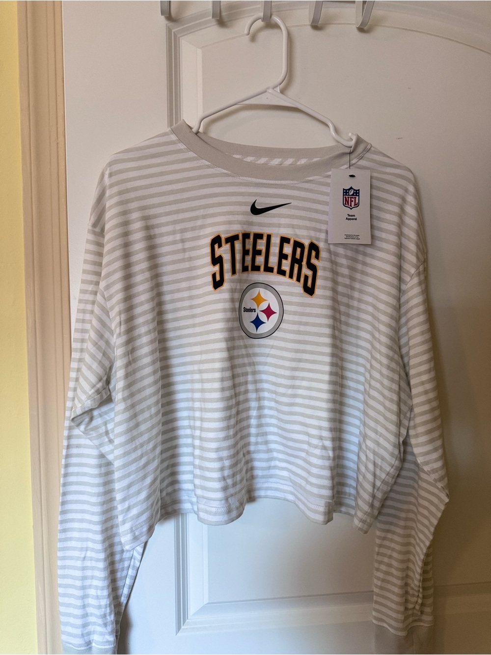 NWT Pittsburgh Steelers Nike Women's Loose Fit Crop Top - Sz Large
